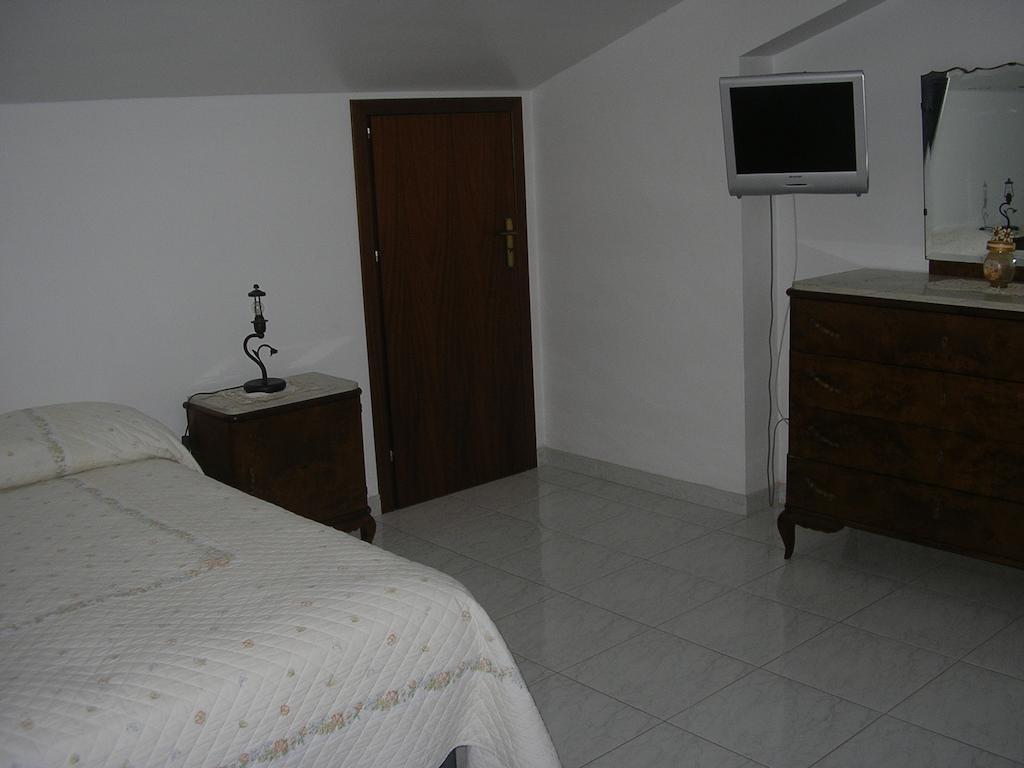 Apartamento Terrazza Sul Mare Gioiosa Marea Habitación foto